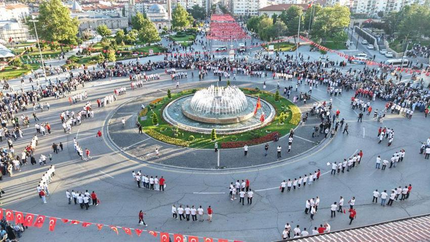 Sivas Kongresi'nin 107'nci yılı! Şehirde 1058 kişilik 'Sivas Halayı'