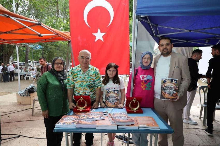 Denizli'nin yöresel gastronomi değerlerinden 'Yanık Kokulu Tavas Koyun Yoğurdu'nun tarihi ve tarifi kitap haline getirildi