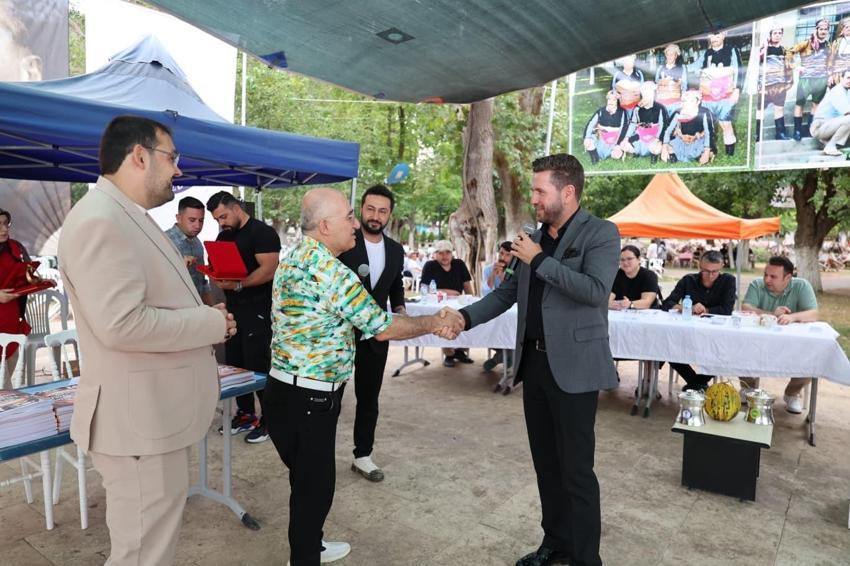 Denizli'nin yöresel gastronomi değerlerinden 'Yanık Kokulu Tavas Koyun Yoğurdu'nun tarihi ve tarifi kitap haline getirildi