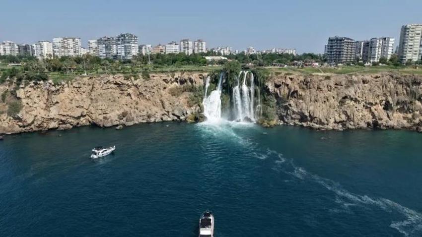 Akdeniz'e dökülürken fotoğrafladılar: Düden Şelalesi göz kamaştırıyor