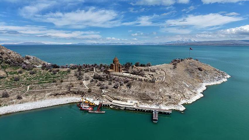 Akdamar Adası'nda 14. ayin heyecanı: 1100 yıllık tarihi kilisede pazar günü yoğun katılım bekleniyor!