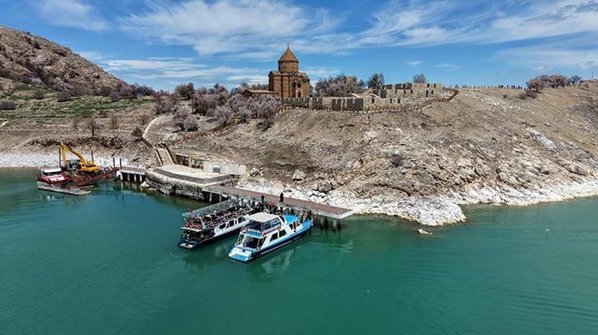 Akdamar Adası'nda 14. ayin heyecanı: 1100 yıllık tarihi kilisede pazar günü yoğun katılım bekleniyor!