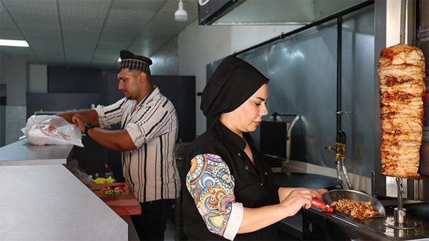 15 yıllık birikimini bu işe yatırdı! Elazığ’da döner bıçağı kadın girişimcinin elinde