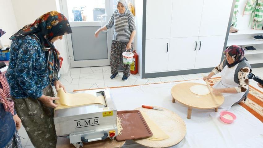 11 kadın el ele verdi, atıl su değirmeni üretim merkezine dönüştü! Türkiye’ye satıyorlar