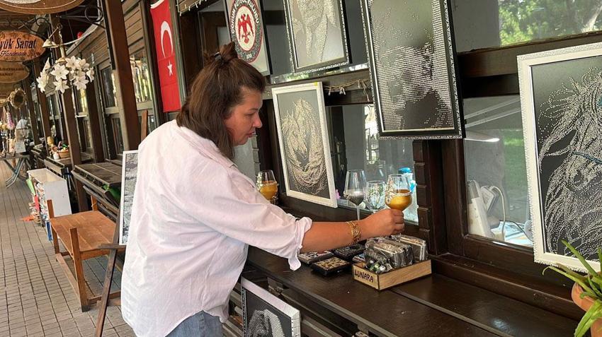Sosyal medyada gördüğü sanat işi oldu: Hastalığı sebebiyle işini bırakmıştı şimdi taşları sanat eserine dönüştürüyor