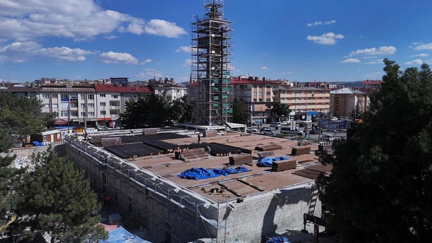 Eğri minaresi ve 8 asırlık geçmişi ile bilinen Sivas Ulu Camii'deki gizemli çanakların sırrı çözüldü