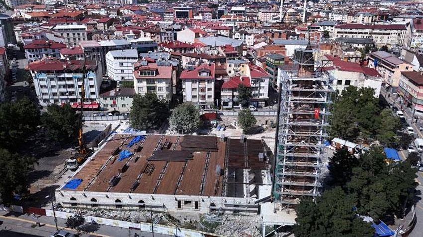 Eğri minaresi ve 8 asırlık geçmişi ile bilinen Sivas Ulu Camii'deki gizemli çanakların sırrı çözüldü
