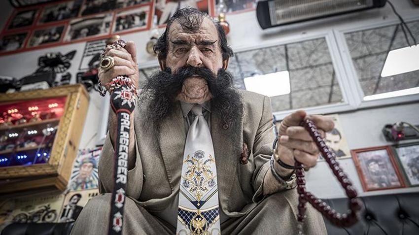 Erzurumlu berber 70 yıldır sakallarını kesmedi! Şimdi tek bir şarta bakıyor: Çıkarsa veda edecek!