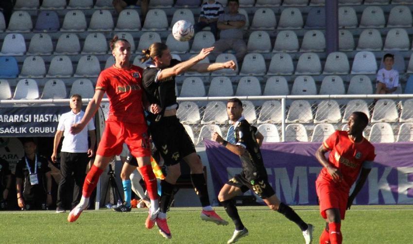 Iğdır FK - Manisa FK maçında büyük çekişme ve yarım düzine gol vardı!