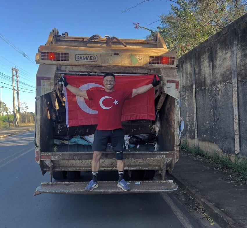Sivaslı sanayi ustasından Türkiye dostu fenomen çöpçü Luis Fernando Sanchez'ı hatırlatan performans