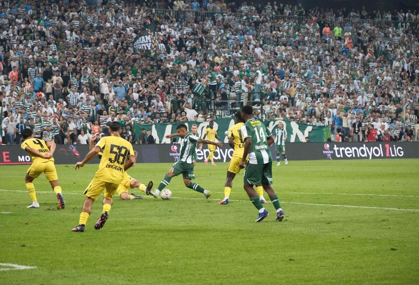Bursaspor - İstanbulspor maçında Timsah gol oldu yağdı!
