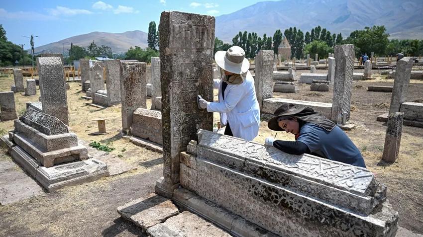 Van'da keşfedildi, tarihi değiştirecek! Tam 2 gün sürdü, toprağı kazdıkça hazine fışkırdı