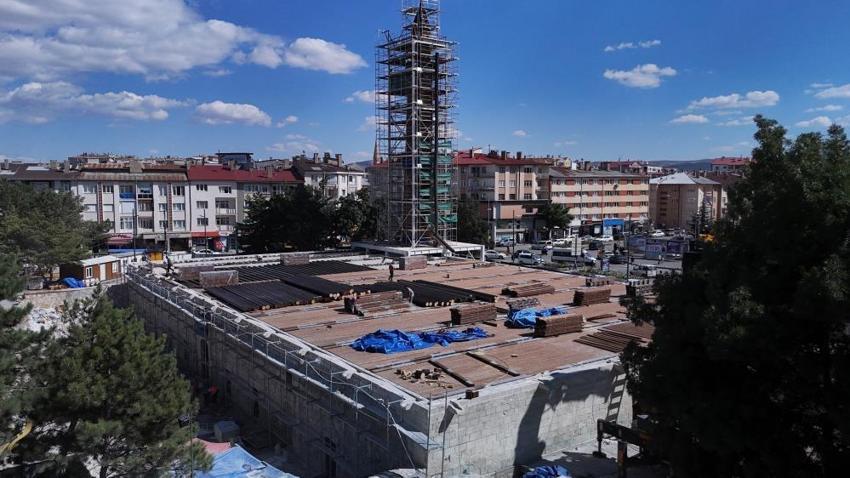 Sivas'ta Pisa Kulesi'nden bile eğri! Bilim insanları ifşa etti: 830 yıl sonra yeşil cisimler çıktı