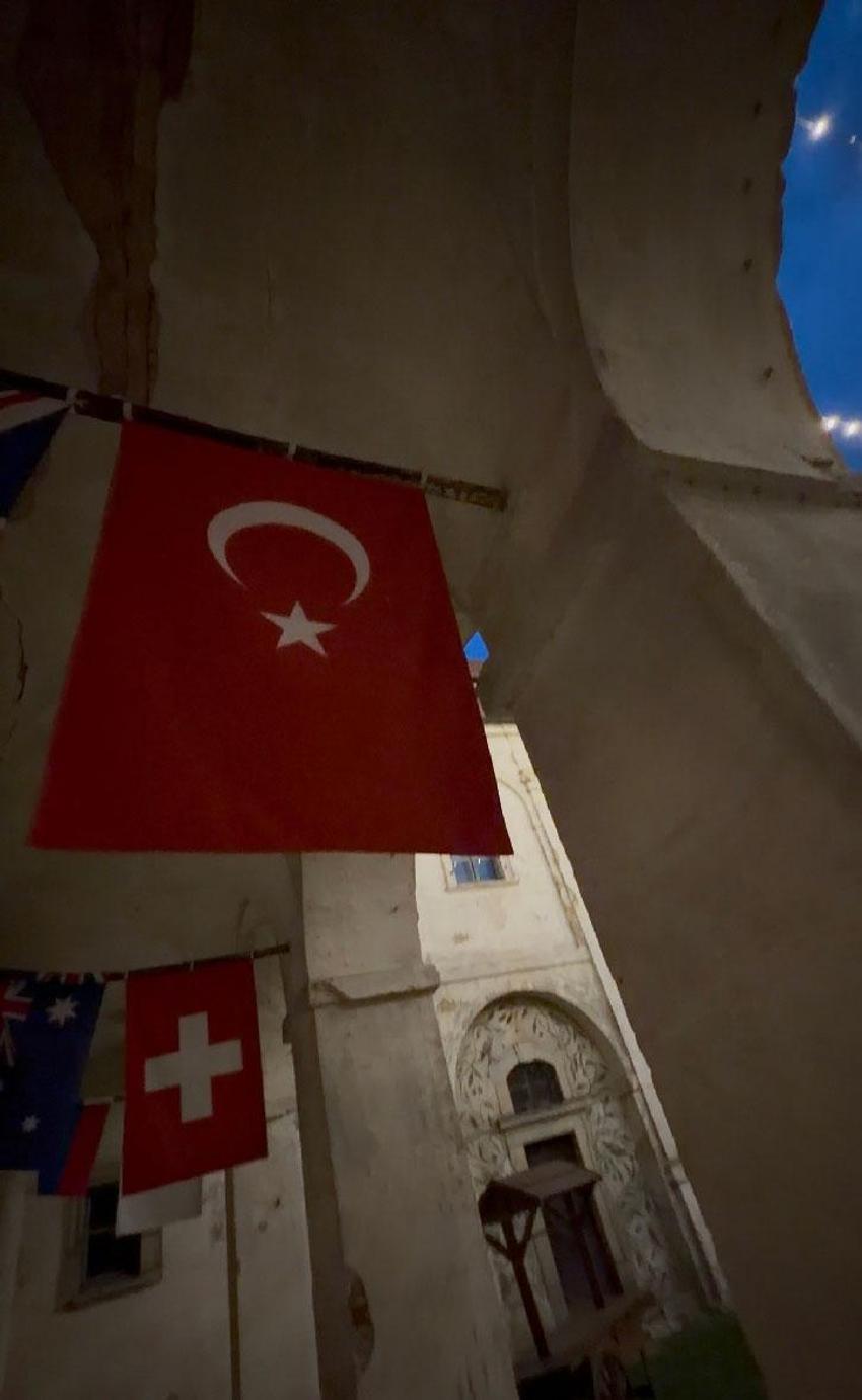 Türk Bayrağı 1300 yıllık Niemodlin Şatosu'nda ömür boyu dalgalanacak: Bodrum'dan Polonya'ya uzanan Türk gururu!