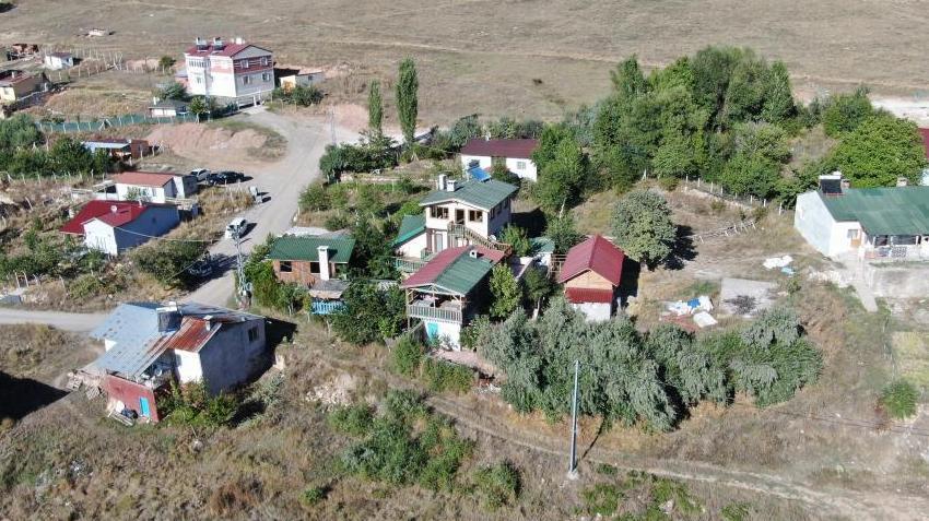Sivas'ta emekli olunca yapılmayanı yaptı! 2 katlı evini vatandaşa açtı, Avrupa'dan görmeye geliyorlar