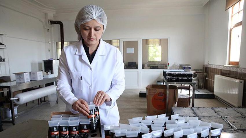 Güney Kore gezisinde gördü Kastamonu'da üretti! Girişimci vatandaş Taşköprü'nün beyaz altınını siyah altına çevirdi