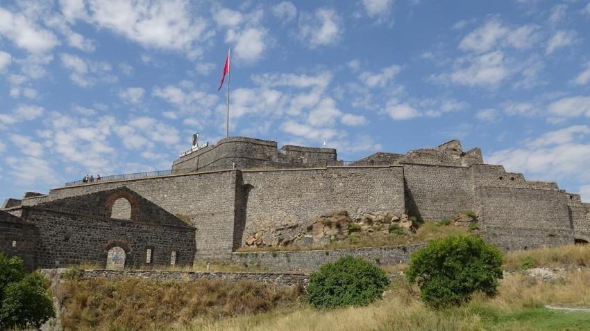 900 yıllık tarh şehri tepeden izliyor: Kars'ta görkemiyle büyülüyor