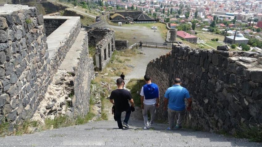 900 yıllık tarh şehri tepeden izliyor: Kars'ta görkemiyle büyülüyor