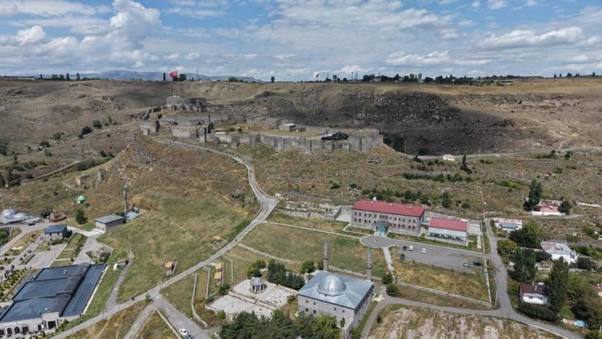 900 yıllık tarh şehri tepeden izliyor: Kars'ta görkemiyle büyülüyor