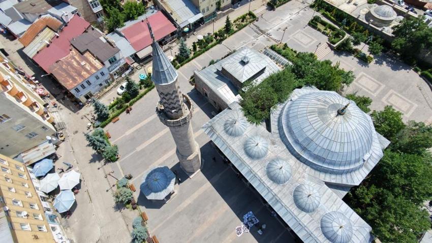 Erzurum'da 450 yıllık sırrın tek nedeni rüya! Camide müezzin gerçeği açıkladı