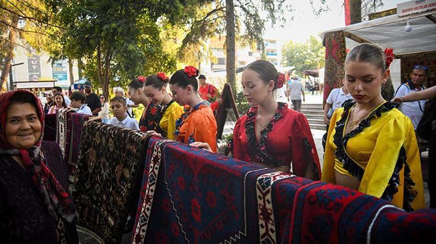 Dünyanın tanıdığı sır: Dağlardan çıkan kökler küresel sahnede: Balıkesir'in meşhur Yağcıbedir halısı dünyaya tanıtılıyor!