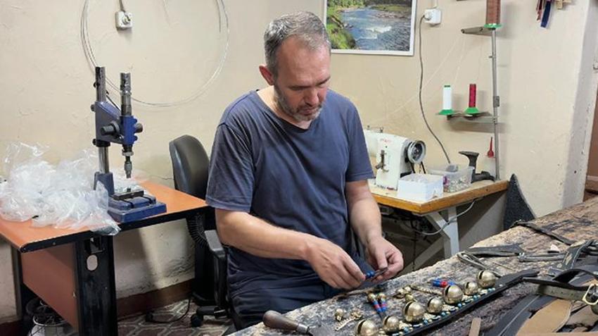 44 yıldır Bursa'da aynı yerde! Dedesinden kalan aletlerle dünyaya ihracat yapıyor: Türkiye'de bu işi yapan sadece o kaldı