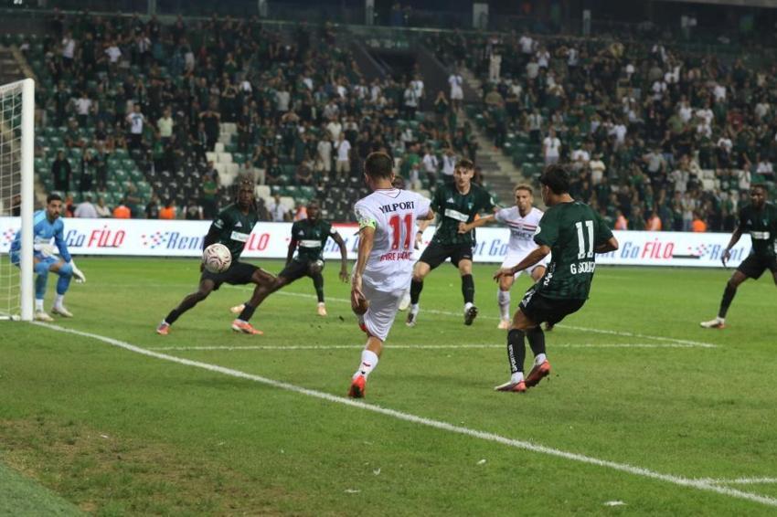 Samsunspor'da Thorsten Fink çıldırdı! Yüksel Yıldırım'a olay gönderme: Böyle bir şeyi tecrübe etmemiştim