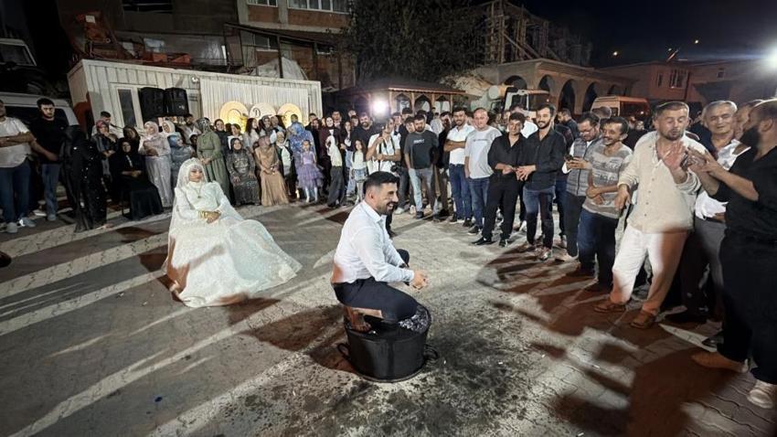Damat içler acısı hale düştü: Zonguldak'ta gelenek diye oynattılar