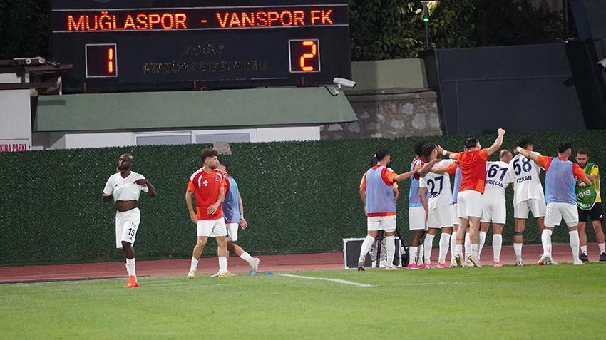 Vanspor son dakikada yıkıldı! Cevdet Göç taraftardan sabır istedi