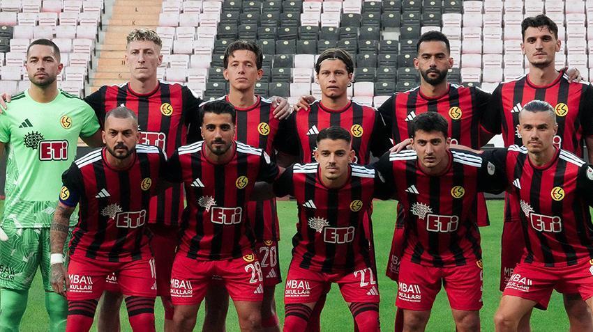 Eskişehirspor ilk maçında dağıttı! 10 kişi oynadı, 4 gol attı