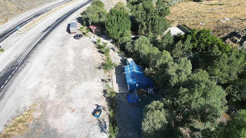 20 haneli kışla köyünde tek başına yaşıyor: Sivas Şarkışla'nın hayalet köyü doğa severlerin akınına uğruyor!