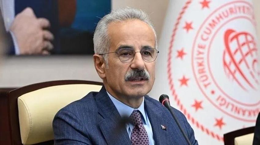 Bakan Uraloğlu yeni düzenlemeyi duyurdu! Trenlerde bilet bulamayan yolcular için "Boş Yer Takip Butonu" devreye alındı