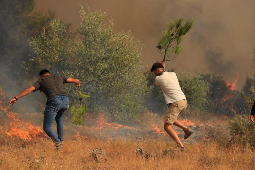 Antalya ve Adana'da orman yangını! Yüzlerce kişi tahliye edildi