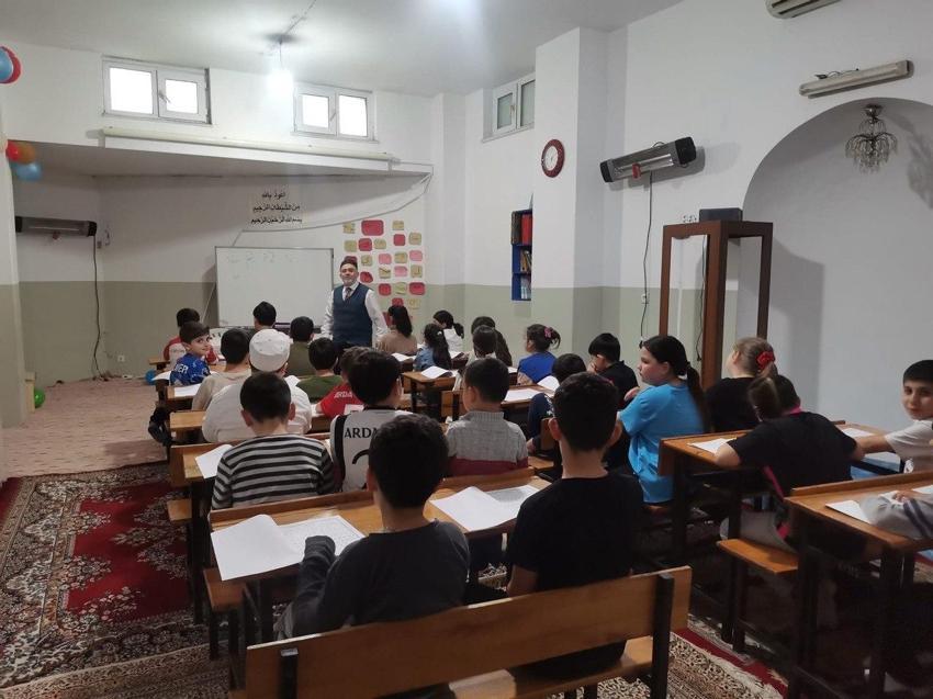 Küçükçekmece'de camide toplanan yardım paralarının kayıt altına alınmadığını idddia eden müezzin ile imam kavga etti!