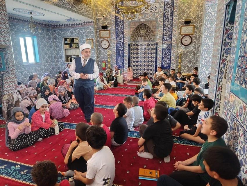 Küçükçekmece'de camide toplanan yardım paralarının kayıt altına alınmadığını idddia eden müezzin ile imam kavga etti!