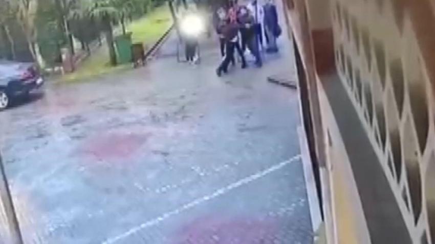 Küçükçekmece'de camide toplanan yardım paralarının kayıt altına alınmadığını idddia eden müezzin ile imam kavga etti!