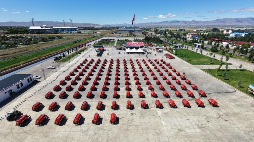 Erzurum'da kırsal mahallelere 150 adet yangın söndürme tankeri dağıtıldı!