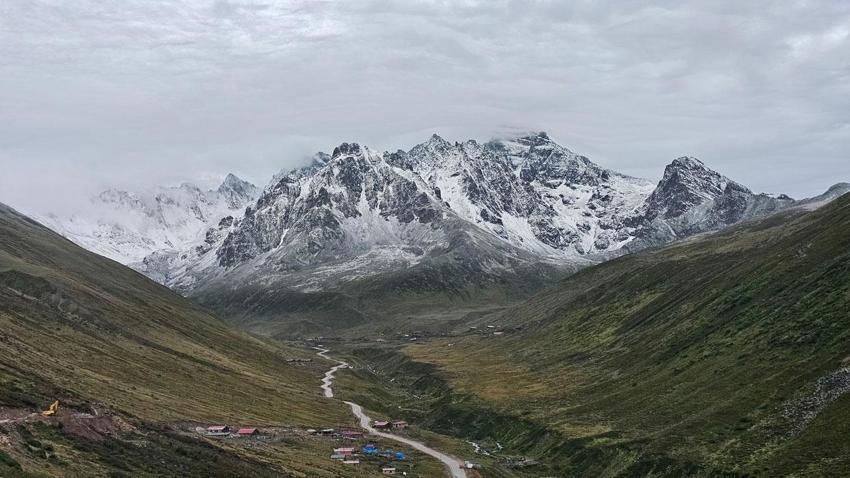 Rize'ye kış erken geldi! Sıcaklıklar düştü kar yağışı Kaçkar Dağları'nı beyaza bürüdü