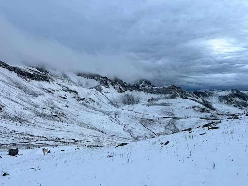 Rize'ye kış erken geldi! Sıcaklıklar düştü kar yağışı Kaçkar Dağları'nı beyaza bürüdü