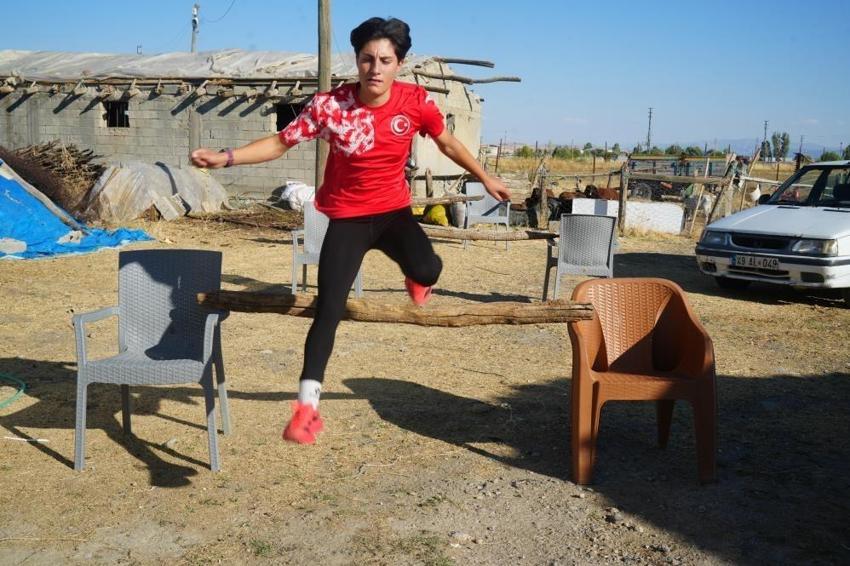 4 ayda 55 madalya kazandı: Köyde Berivan, pistlerde şampiyon oldu