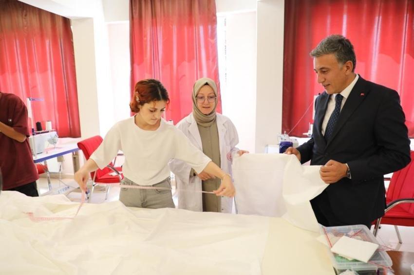 Ağrı’da meslek liseliler hem üretti hem cep harçlığını çıkardı! Yaz boyunca durmadılar, 7 okulun cirosu 71 milyon lirayı aştı!
