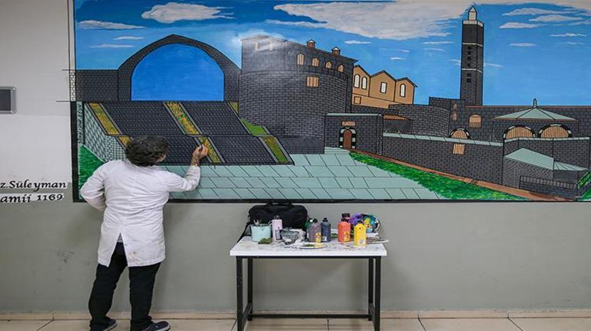 2 yılda yaptığı 60 eserler okulu baştan yarattı! Gören veliler nakil için sıraya girdi
