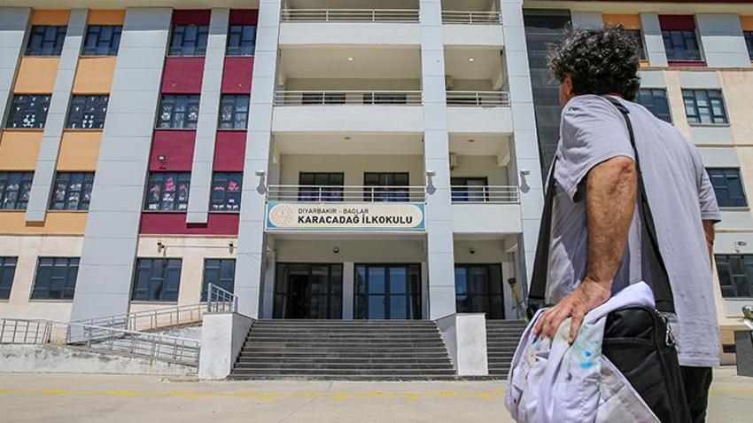 2 yılda yaptığı 60 eserler okulu baştan yarattı! Gören veliler nakil için sıraya girdi