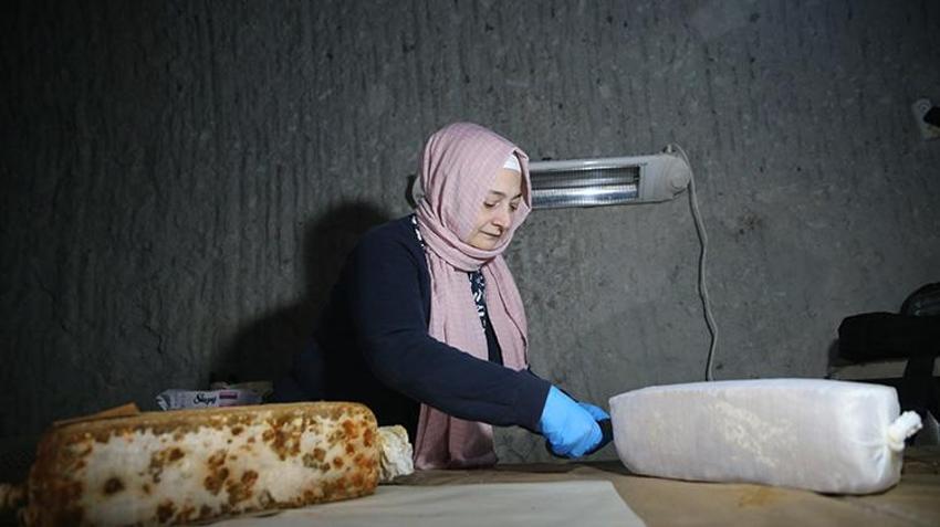 Niğde'de atadan kalma yöntemlerle tüf mağaralarda üretiliyor! Yerin 14 metre altında saklanıyor: 'Antik çağda kralların sofrasında bulunurdu'