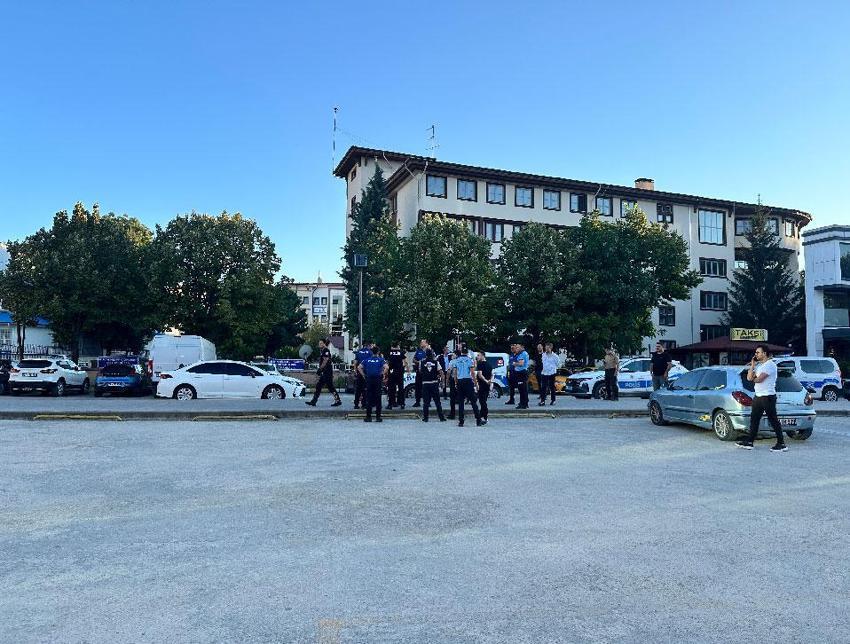 Kastamonu Belediye binasında korku dolu anlar! Silah ve kılıçla dehşeti yaşattı