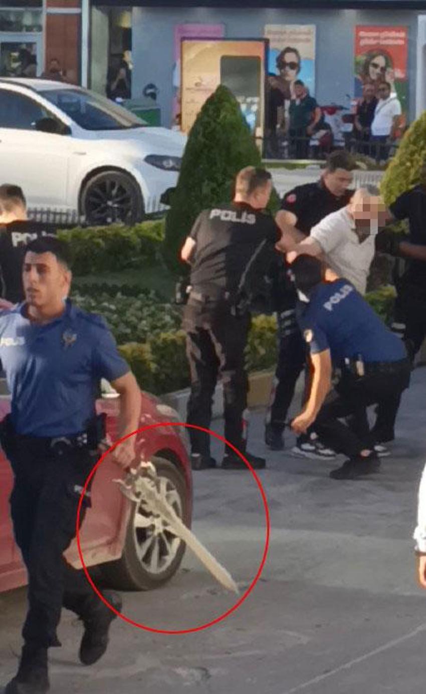 Kastamonu Belediye binasında korku dolu anlar! Silah ve kılıçla dehşeti yaşattı