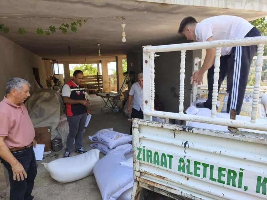 Adana'da yangın sonrası destek geldi: Hayvancılara 24 ton dağıtıldı
