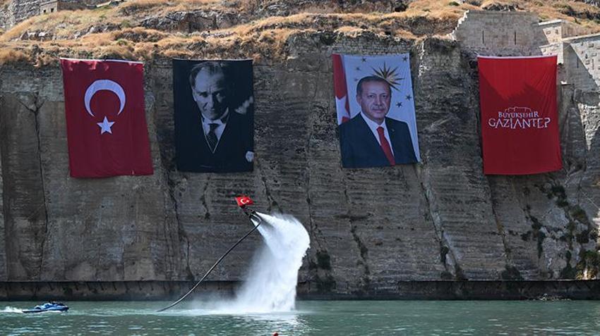 Gaziantep'te doğa ve spor buluştu: 7. Rumkale Su Sporları Festivali muhteşem gösterilerle devam ediyor