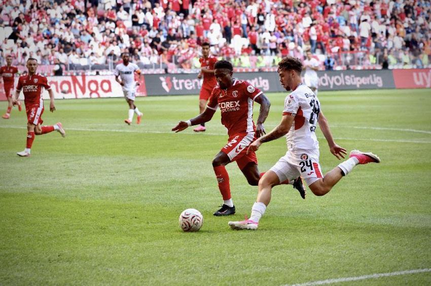 Samsunspor - Arca Çorum FK maçında yarım düzine gol vardı!