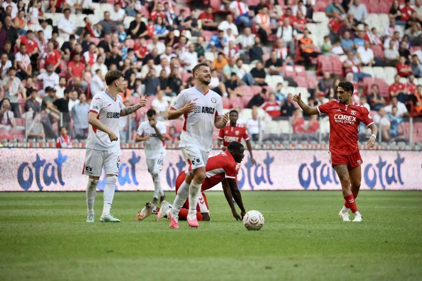 Samsunspor - Arca Çorum FK maçında yarım düzine gol vardı!